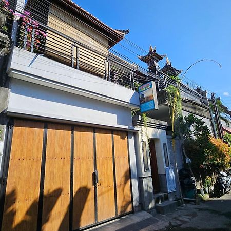 スワルディカ ホームステイ＆ドミトリー サヌール エクステリア 写真